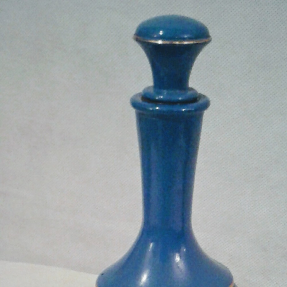 ✔*VINTAGE AVON COLLECTABLE EMPTY DECANTER**